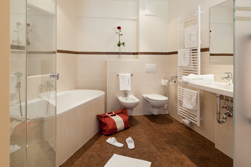 Badezimmer Zirbe 800.jpg